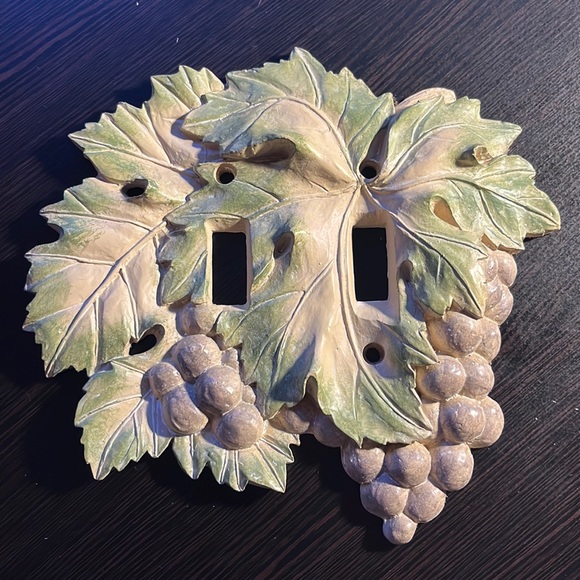 Vicki Lane 3-D grape vine ivy double decorative wall light switchplate - Picture 1 of 3